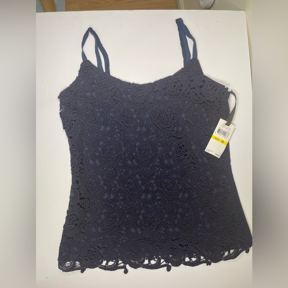 Front lace top - Picture 7 of 8